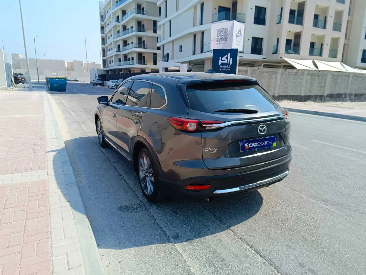 Car image 10