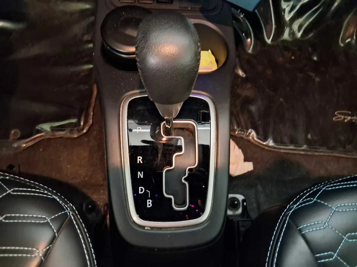 Car image 17