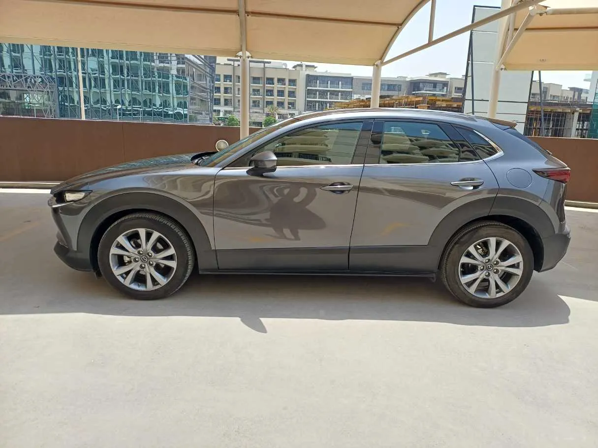 Car image 4