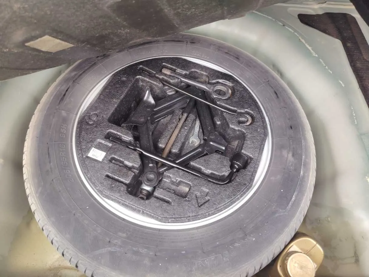 Car image 29