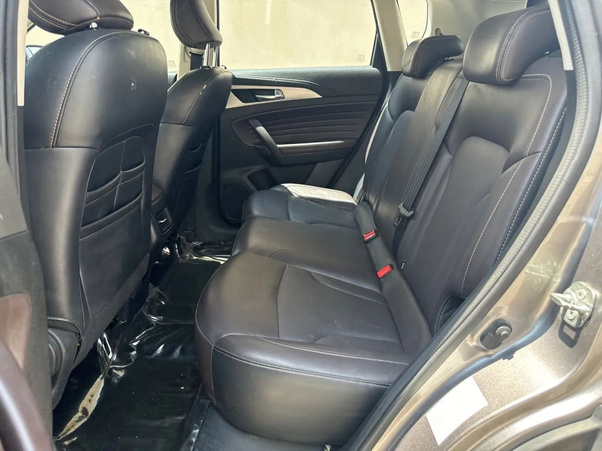 Car image 13