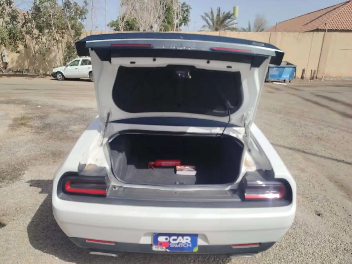 Car image 27