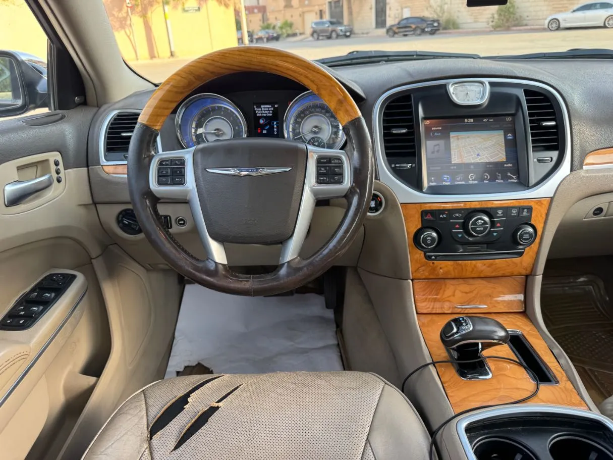 Car image 17
