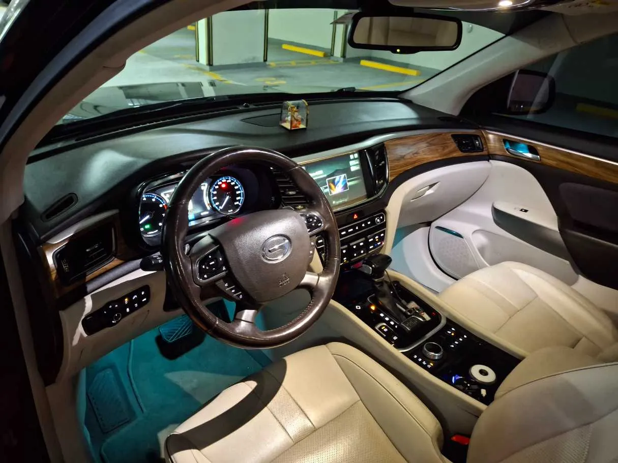 Car image 11
