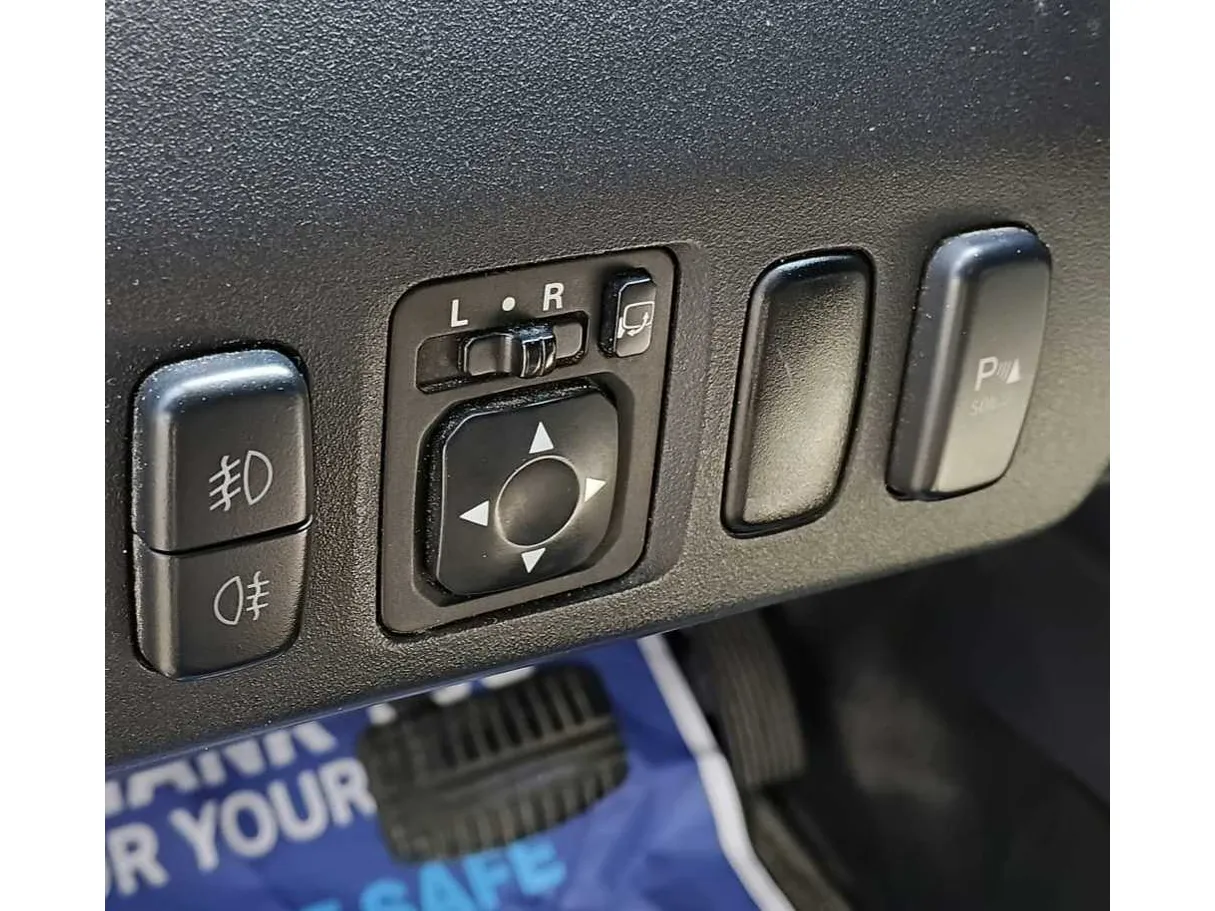 Car image 21