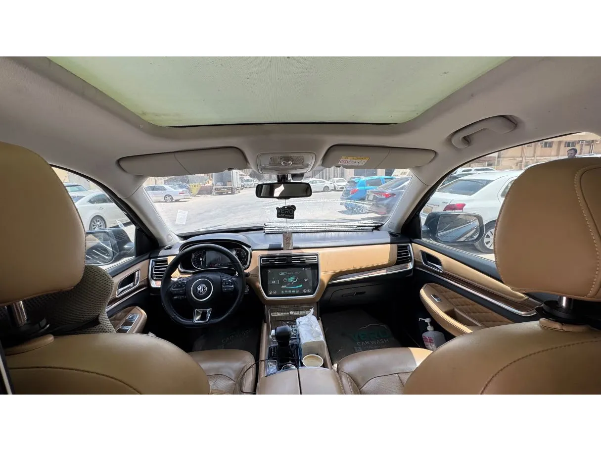 Car image 16
