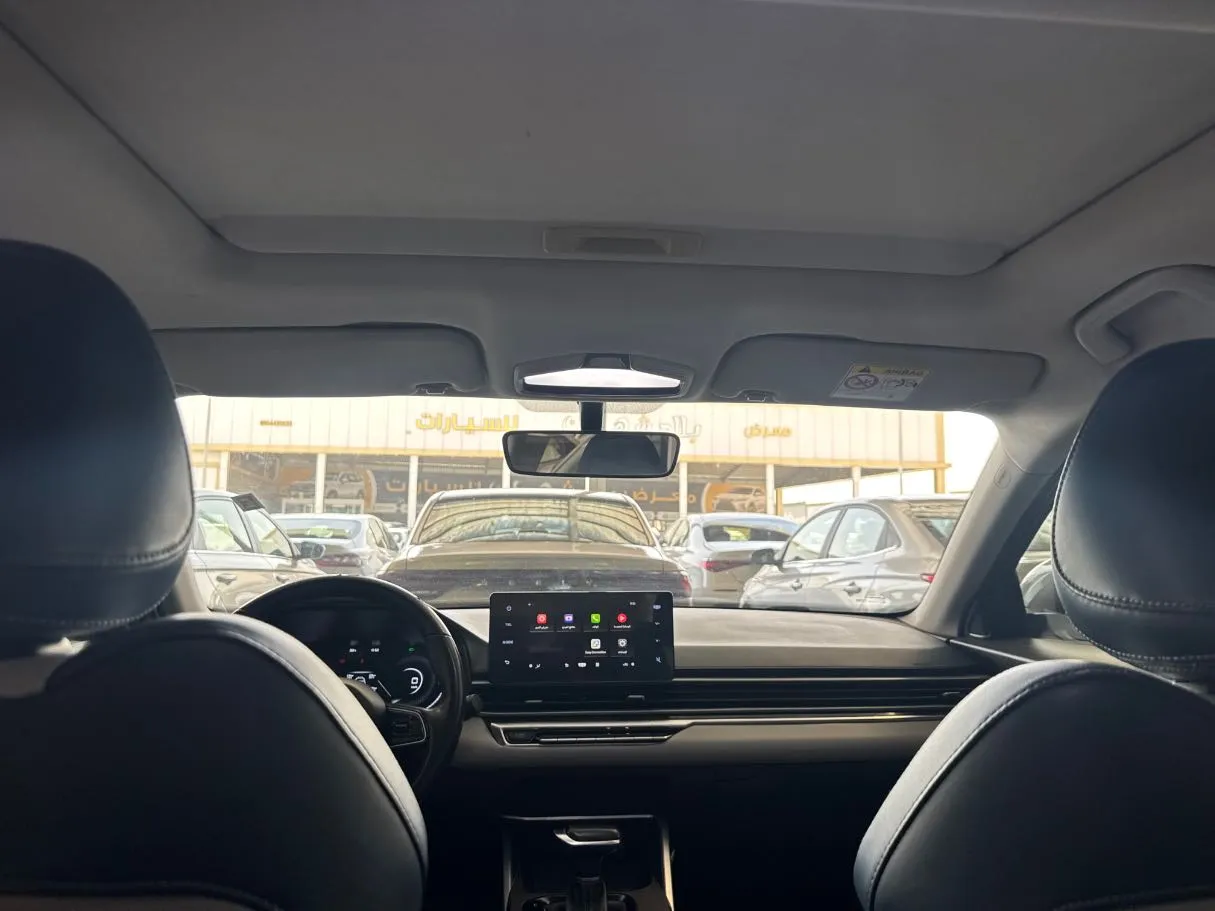 Car image 16