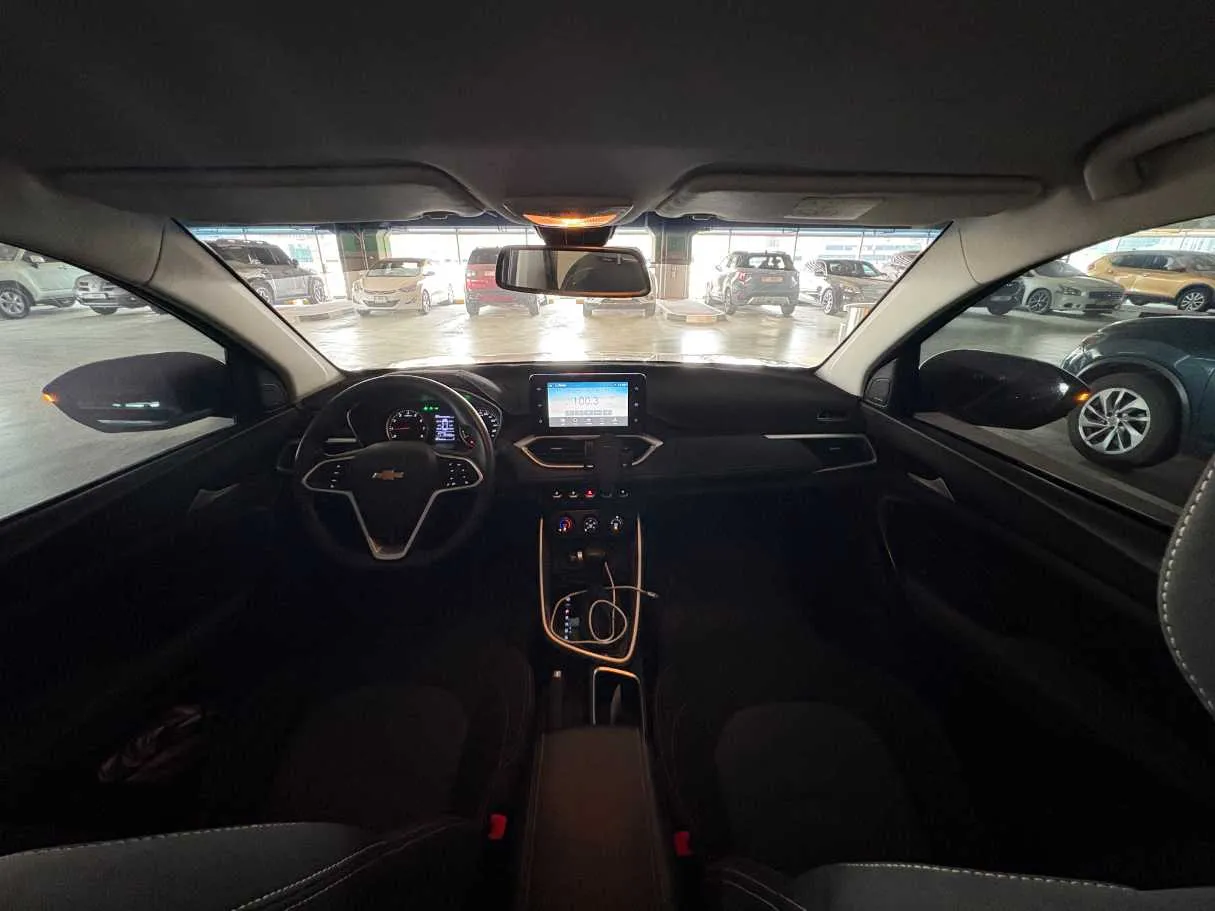 Car image 18