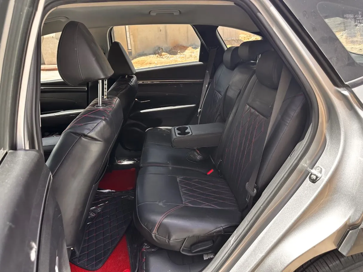 Car image 14
