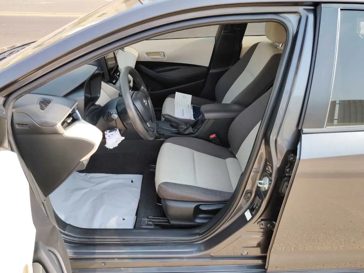 Car image 12