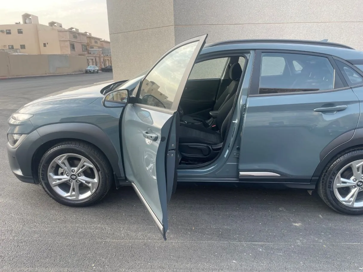 Car image 12
