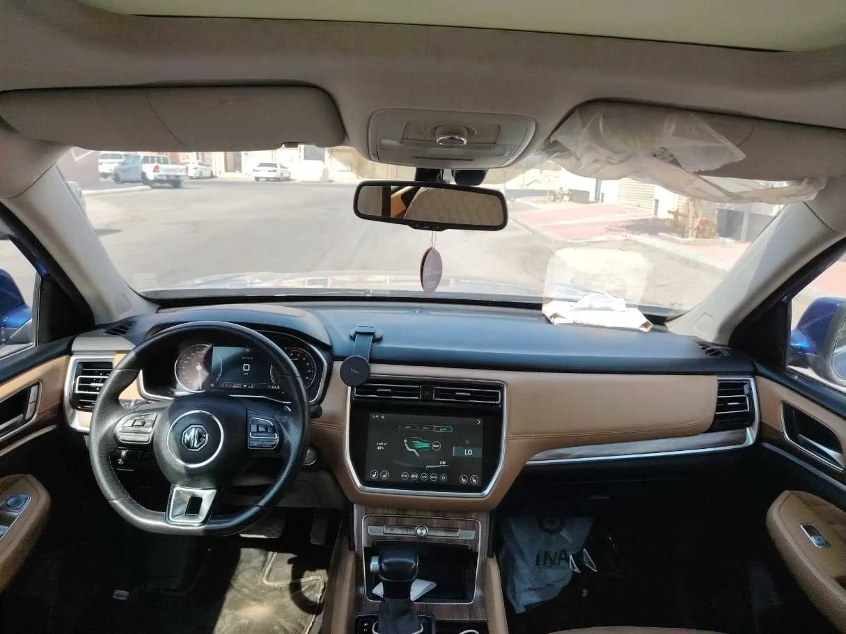 Car image 12