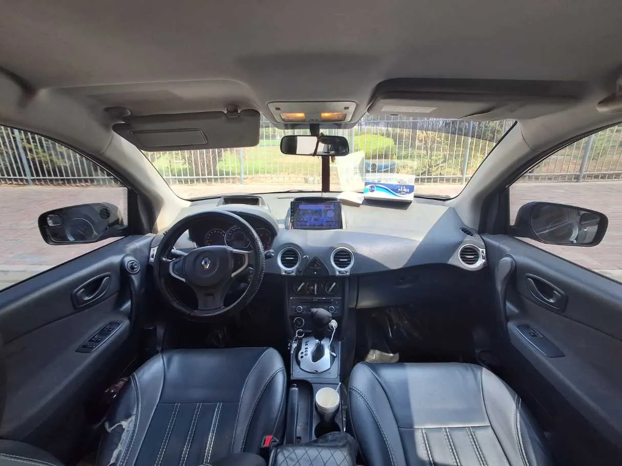 Car image 14