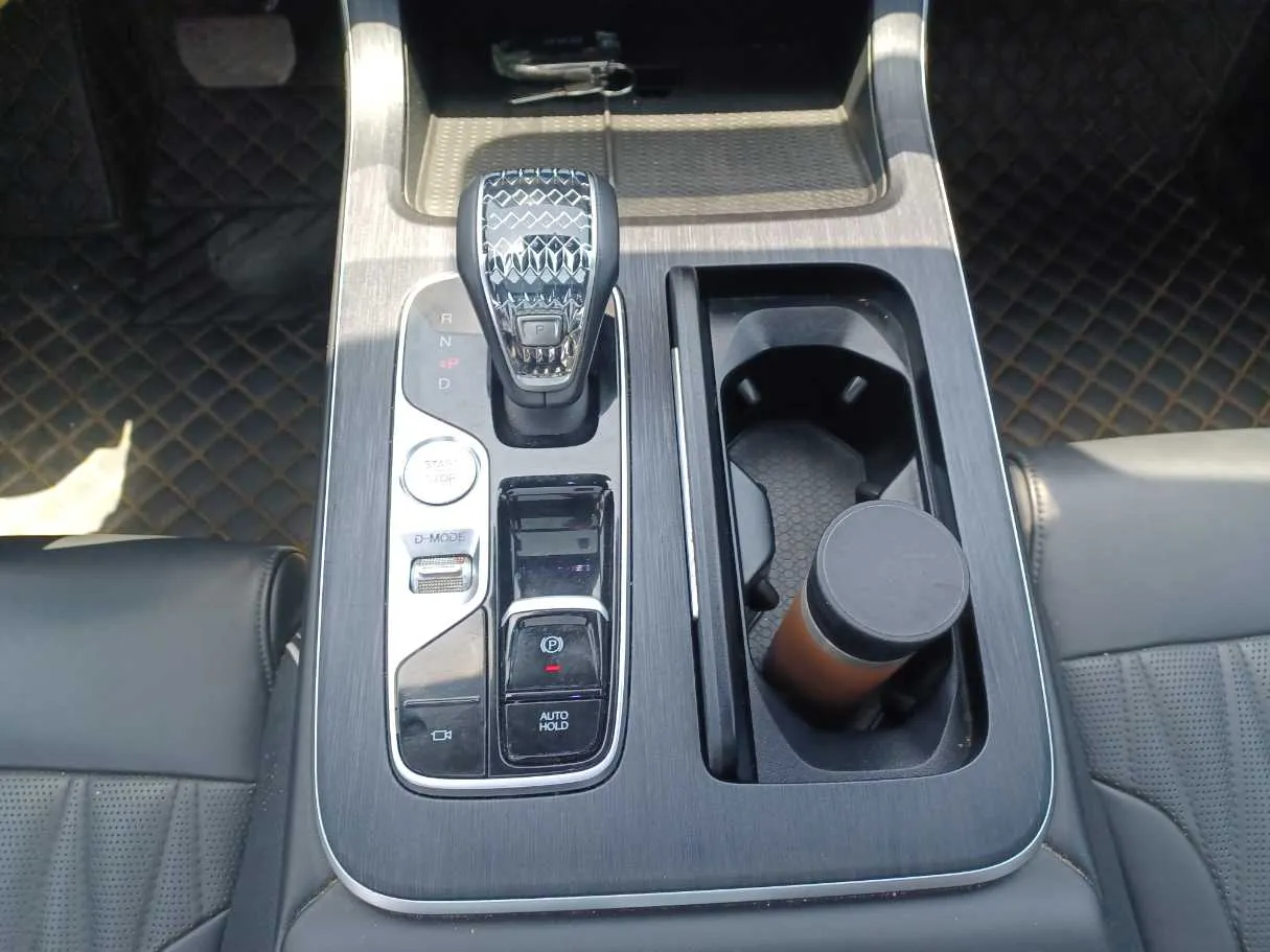 Car image 14