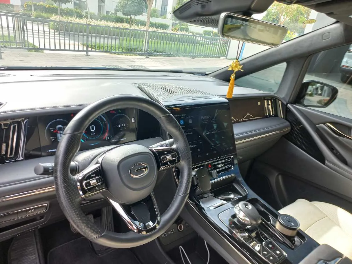 Car image 11