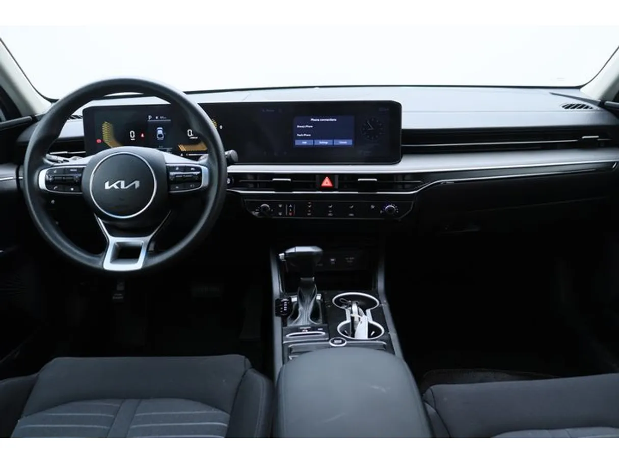Car image 14