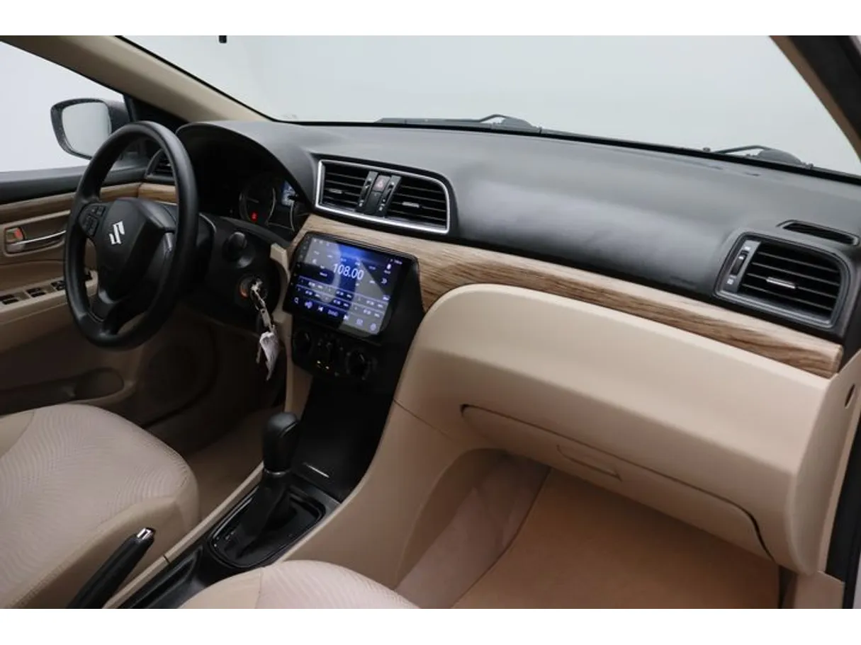 Car image 10