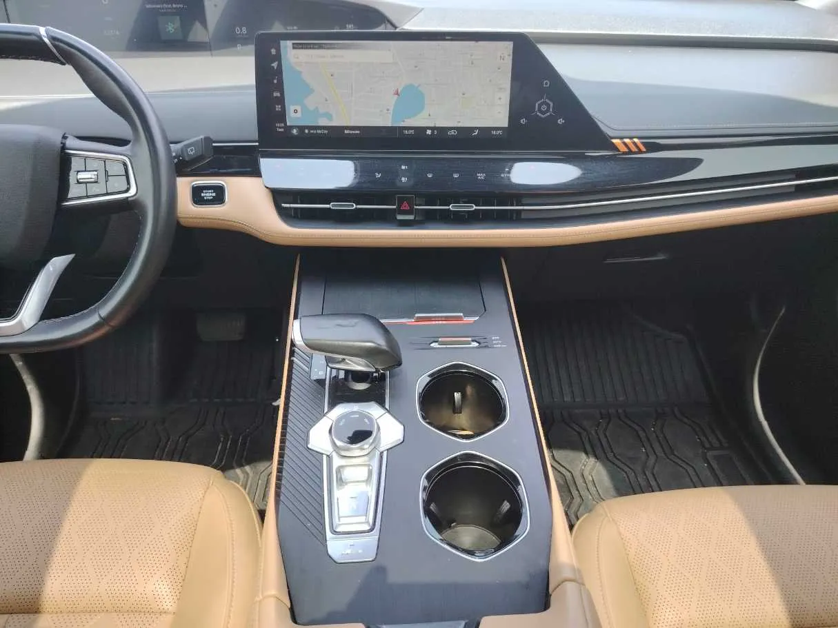 Car image 18