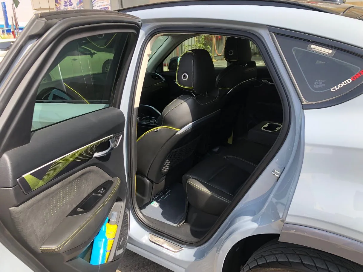 Car image 12
