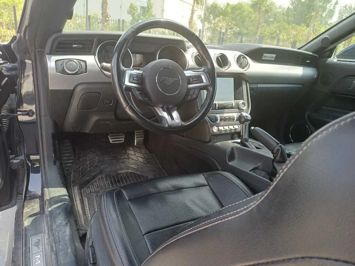 Car image 11