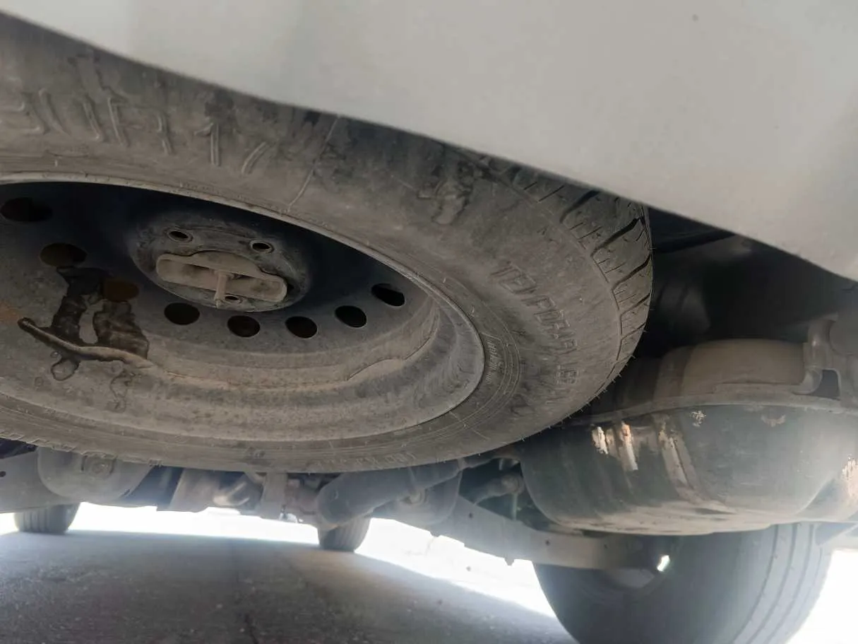 Car image 30