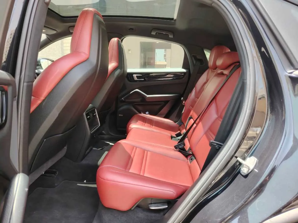 Car image 16