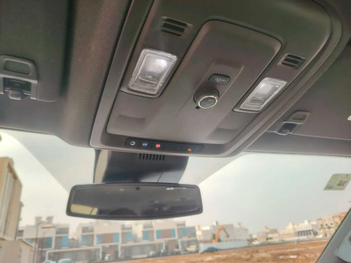 Car image 43