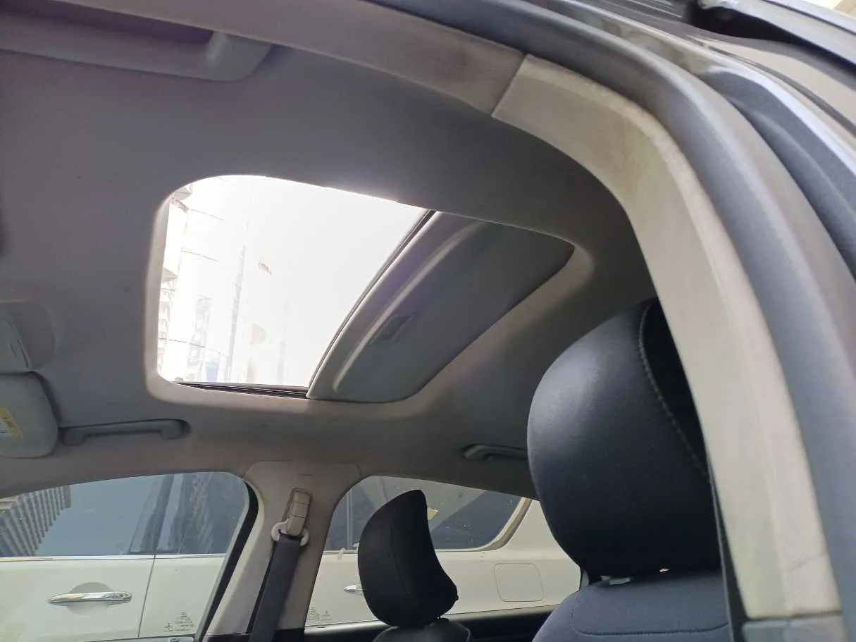 Car image 19