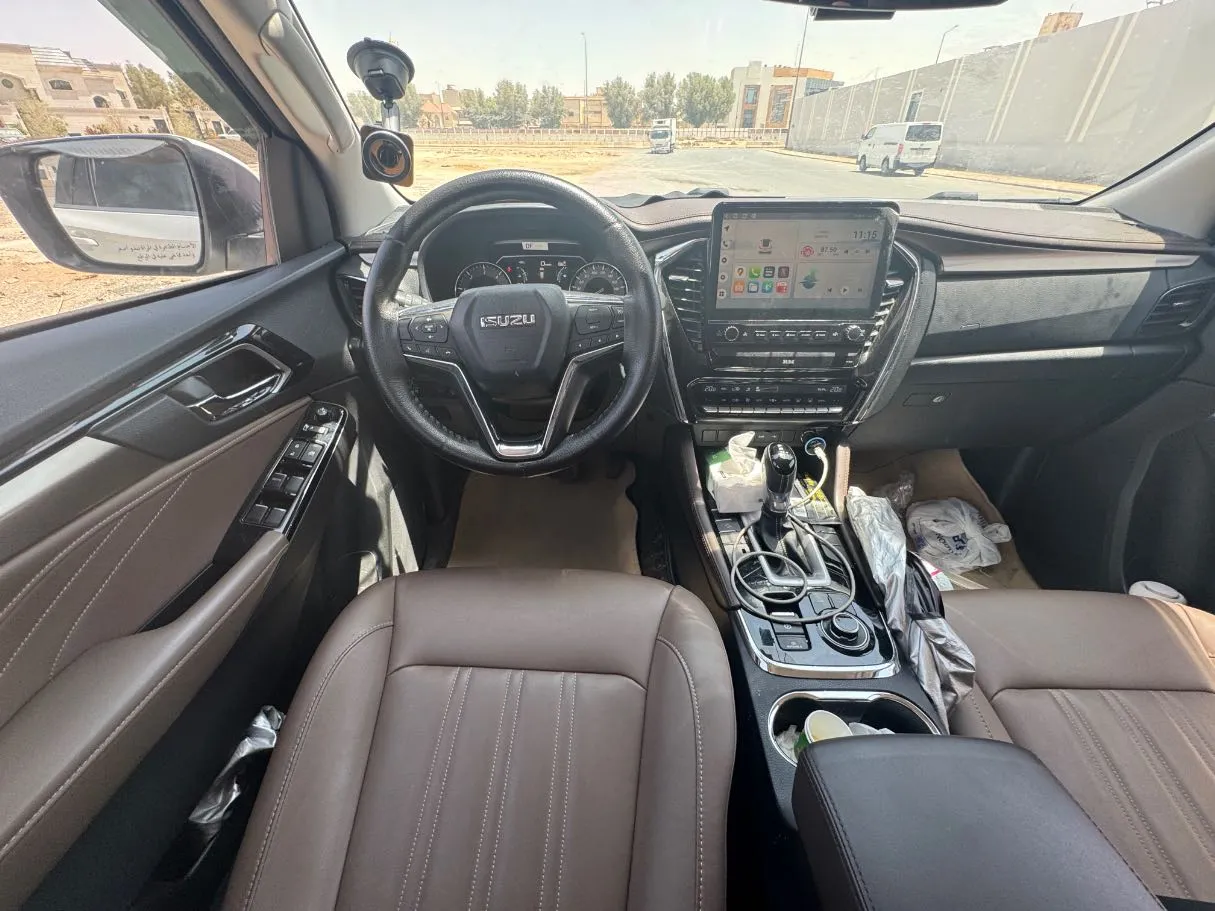 Car image 15