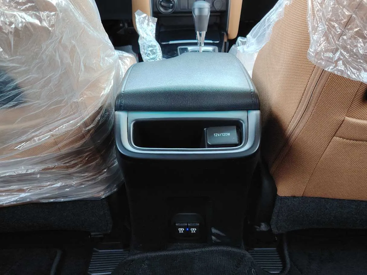 Car image 32