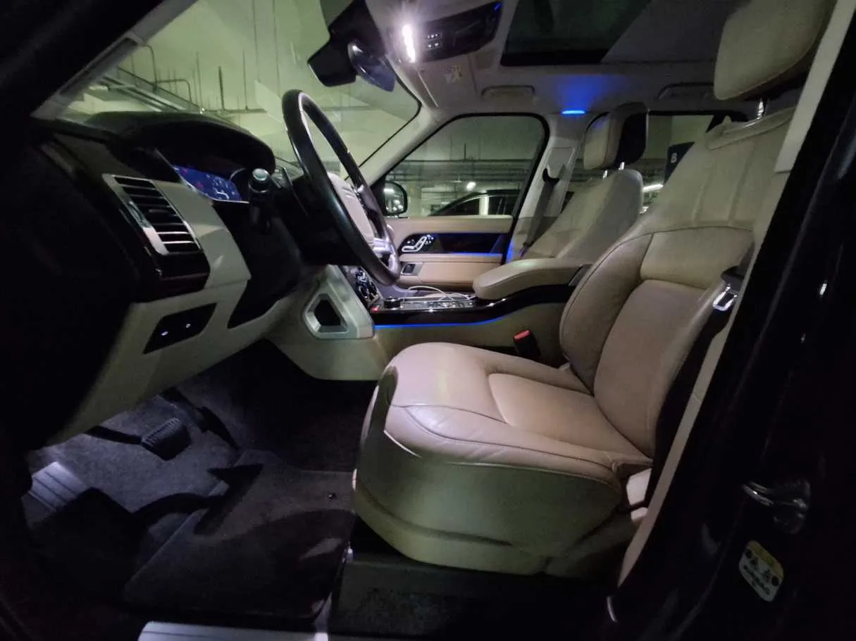 Car image 10