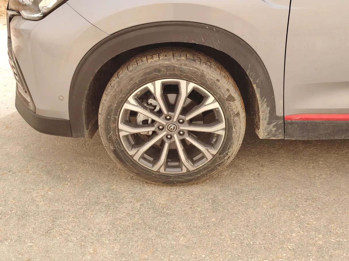 Car image 10