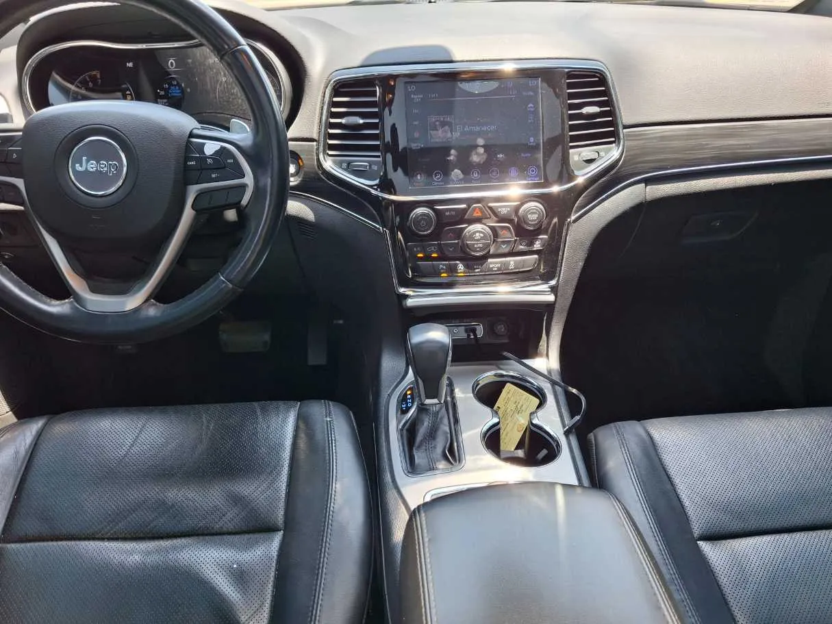 Car image 16