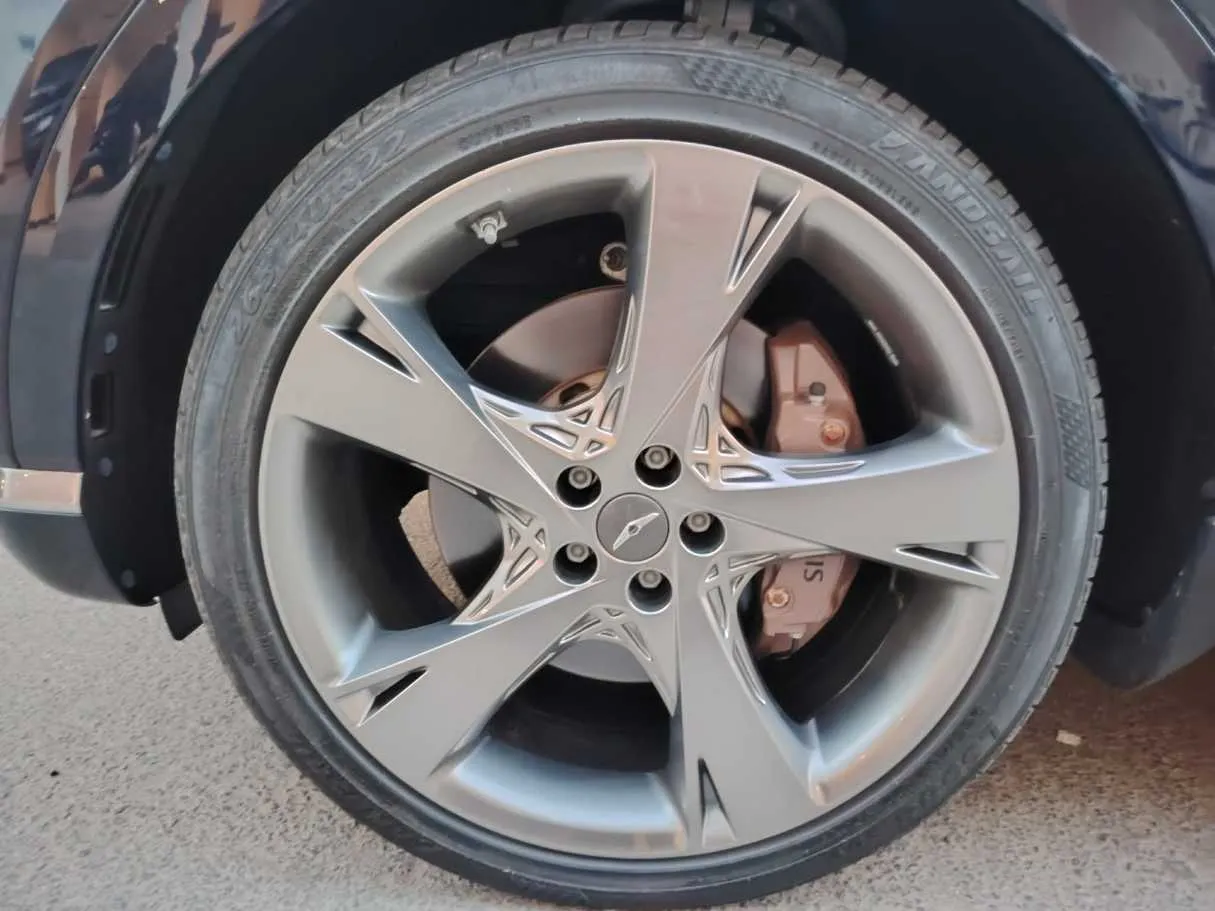 Car image 10