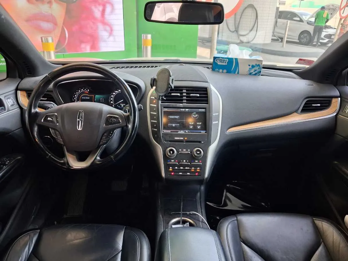 Car image 15