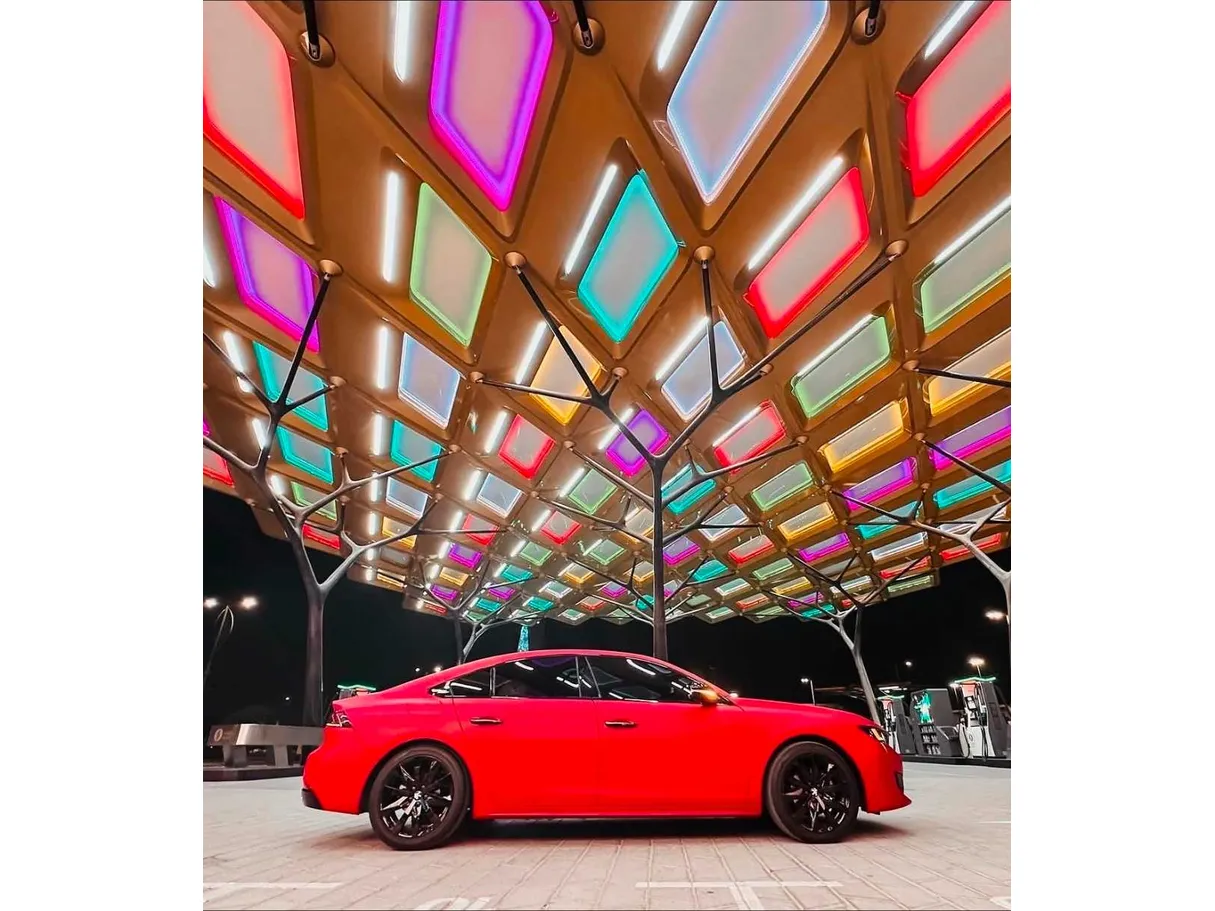 Car image 10