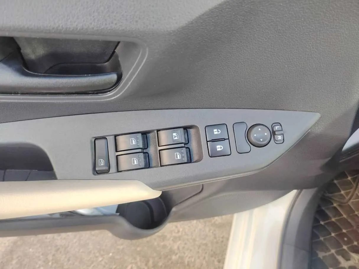 Car image 35