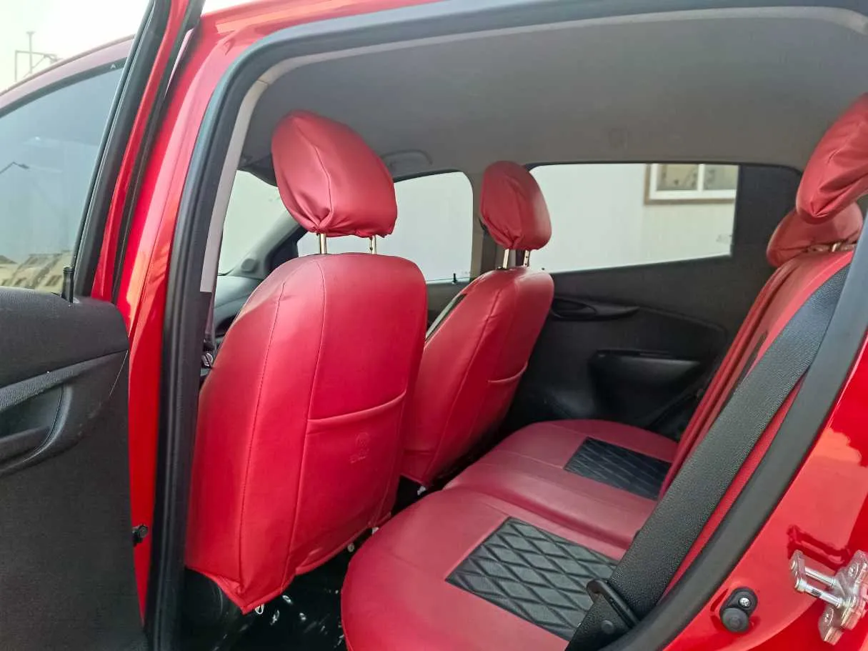 Car image 17