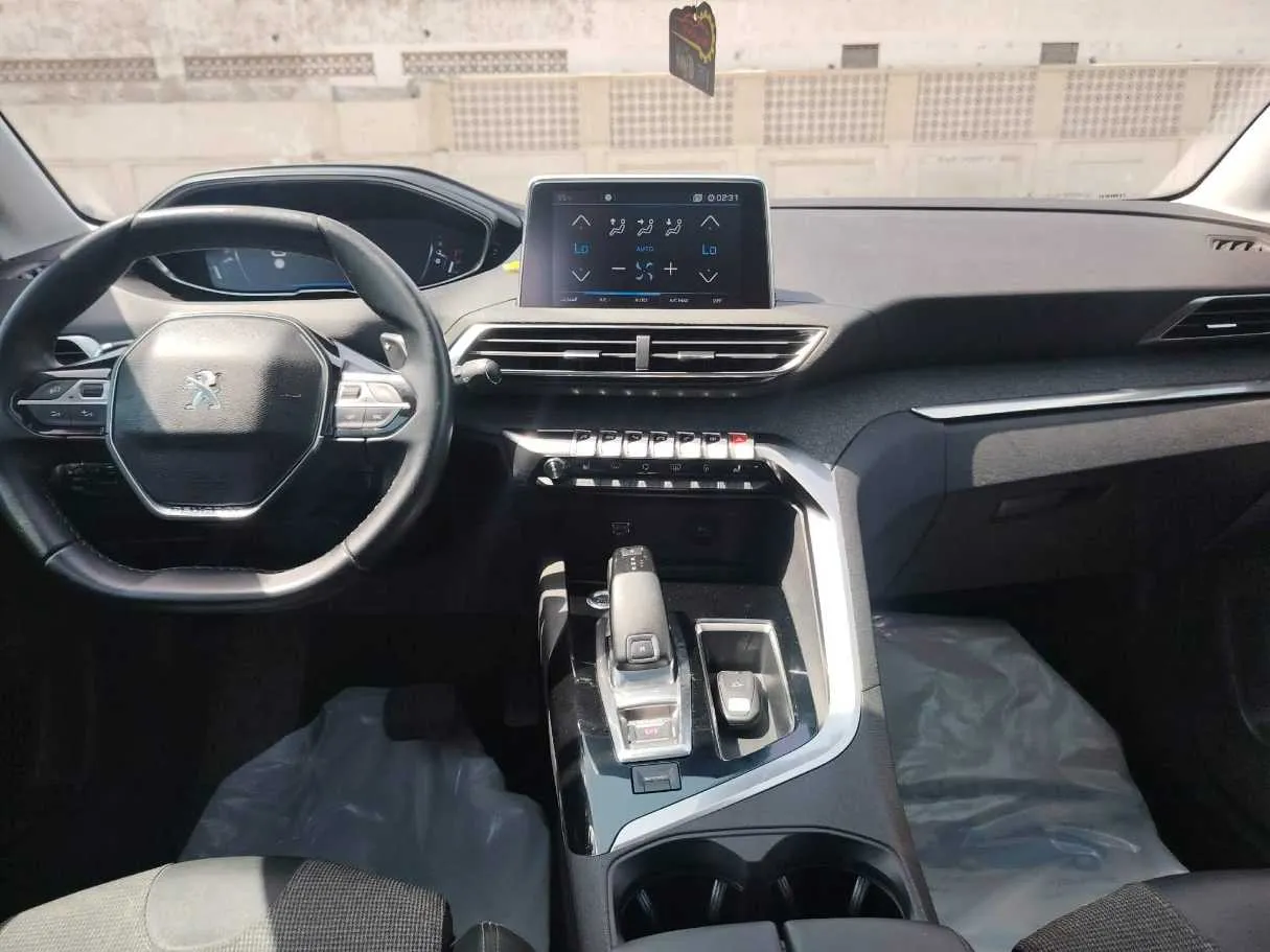 Car image 24