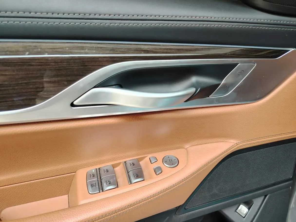 Car image 34