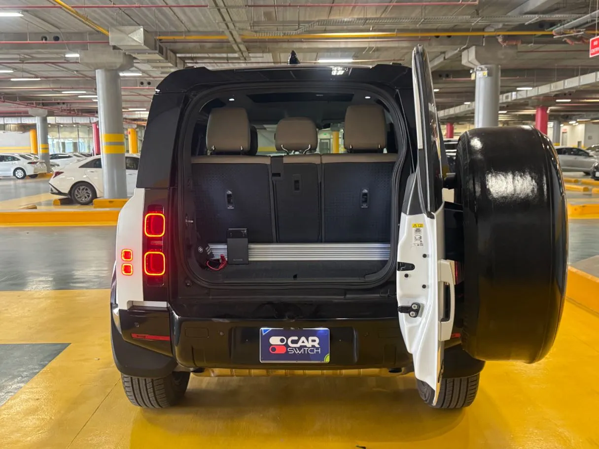 Car image 19