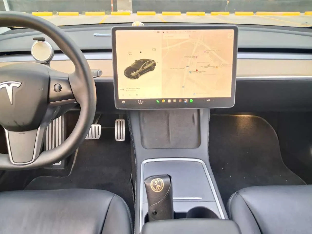 Car image 15