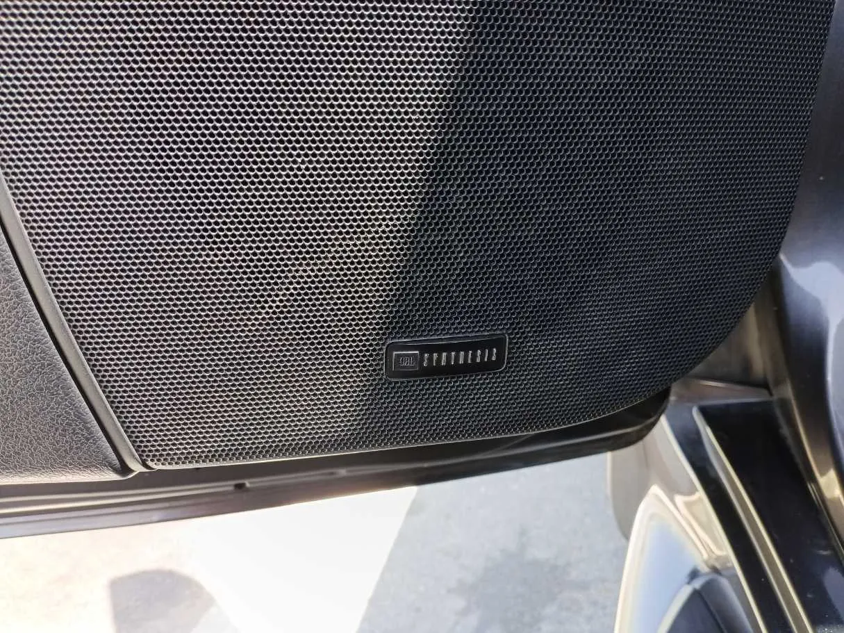 Car image 24