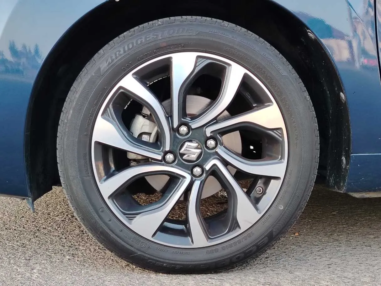 Car image 10
