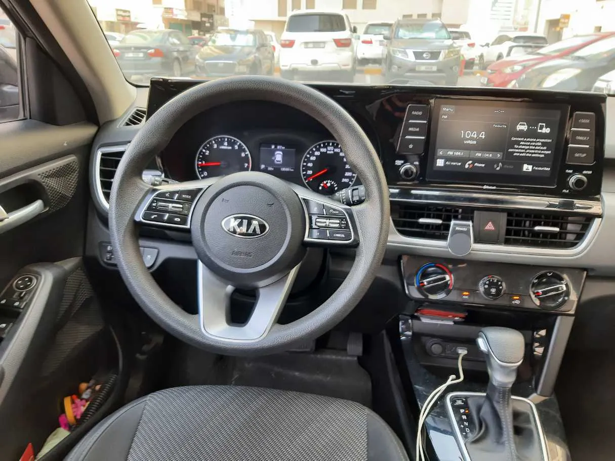 Car image 17
