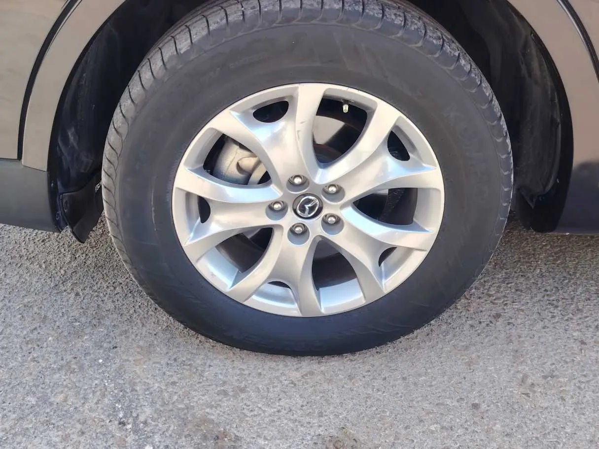 Car image 10