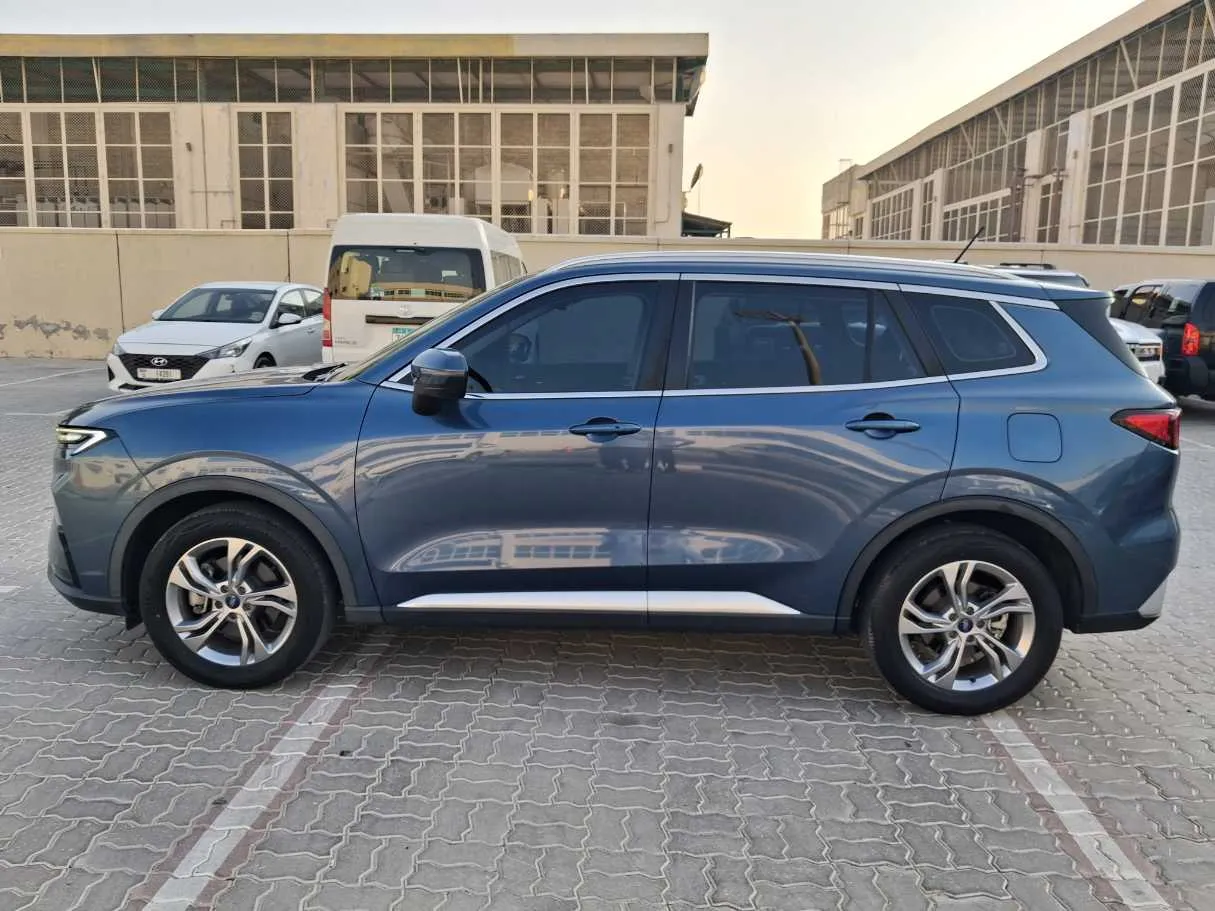 Car image 8
