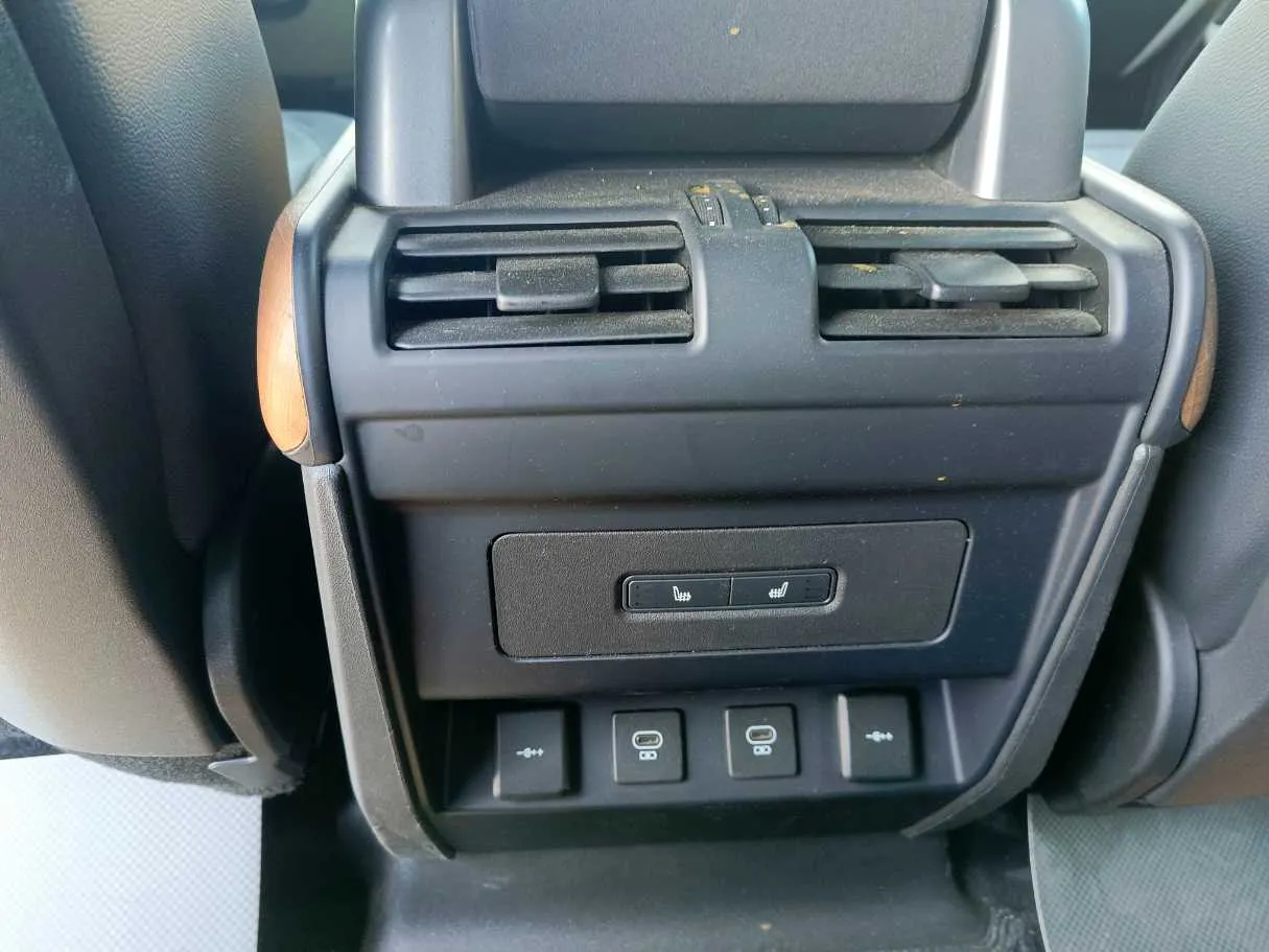 Car image 36