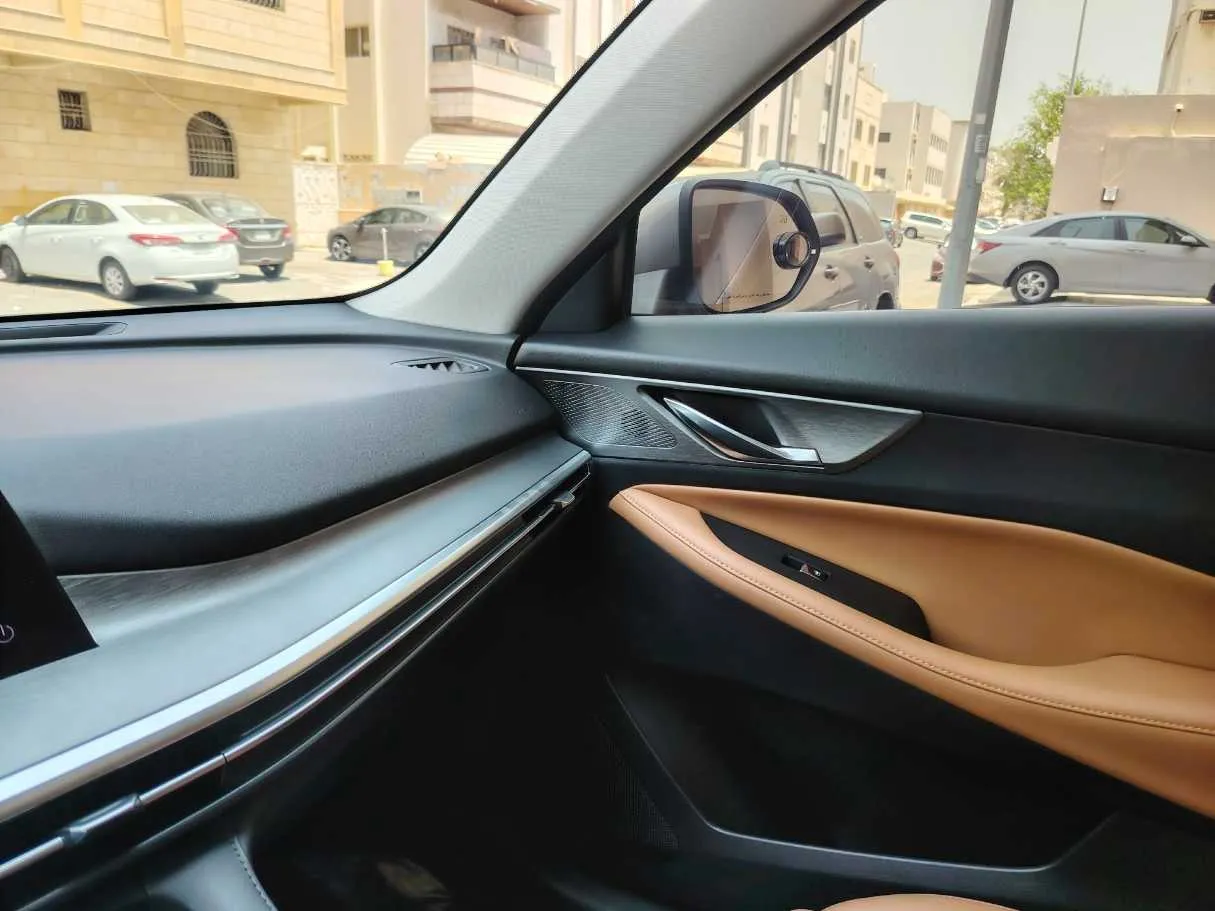 Car image 29