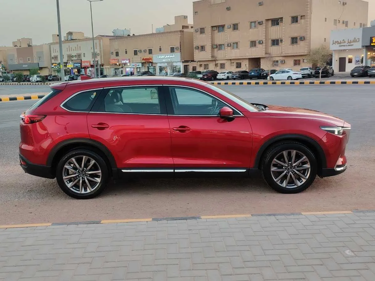 Car image 4